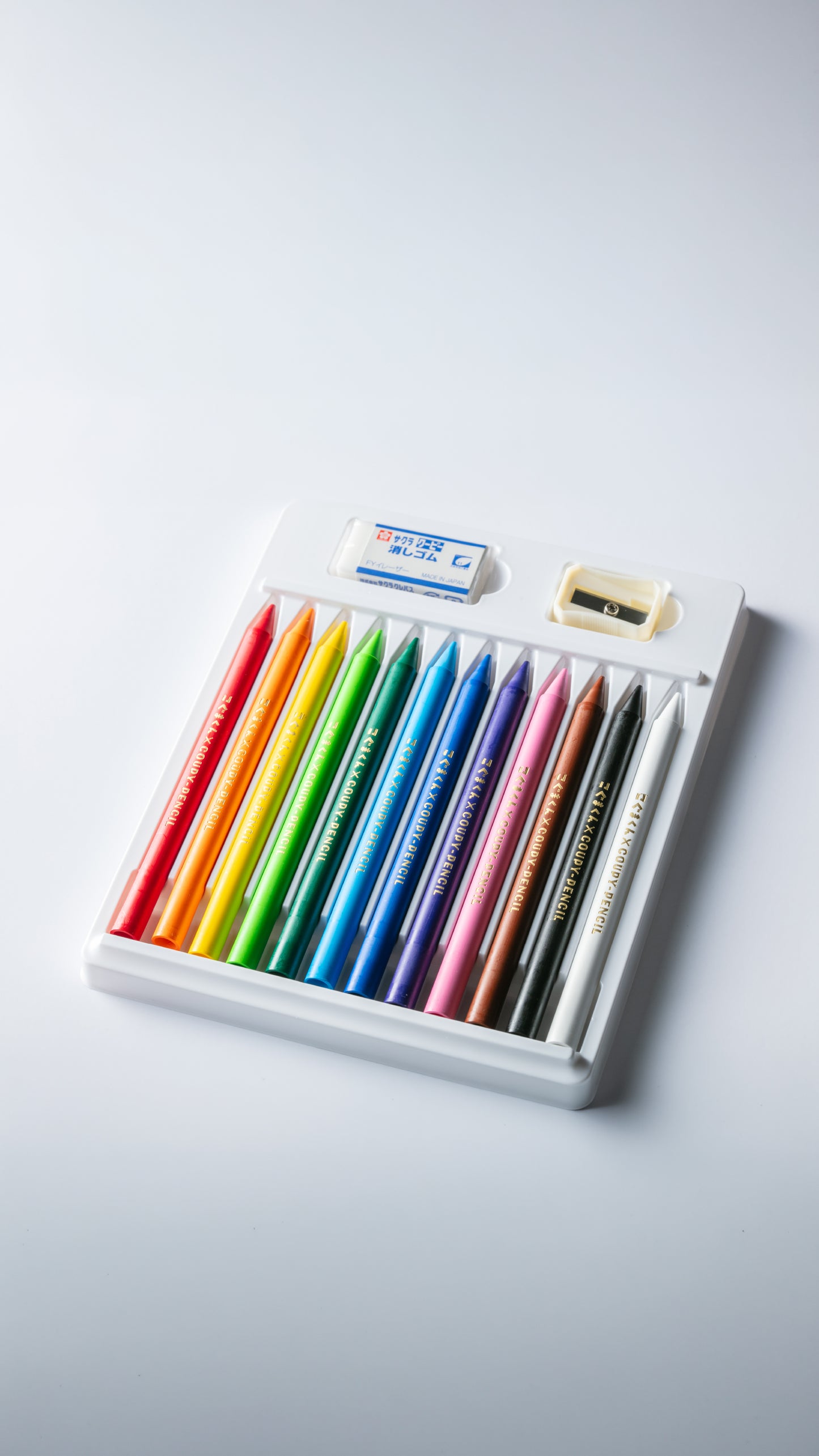 こぐまくん × サクラクレパス「クーピーペンシル 12色」