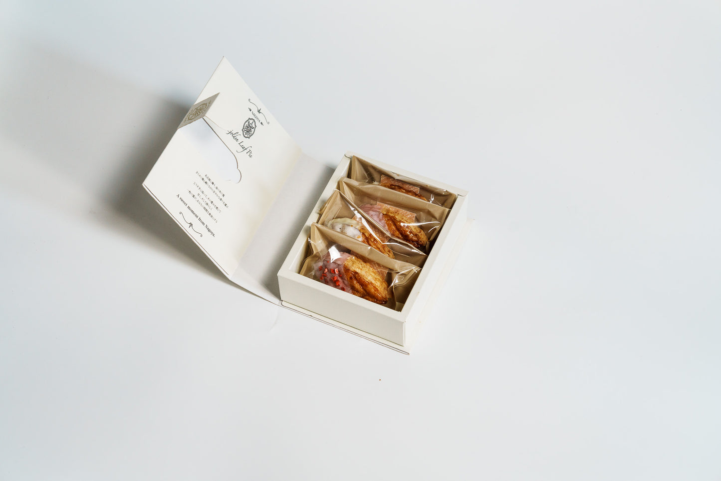 名古屋ゴールデンリーフパイ（ストロベリー＆ホワイトチョコレートピスタチオ）4枚入り